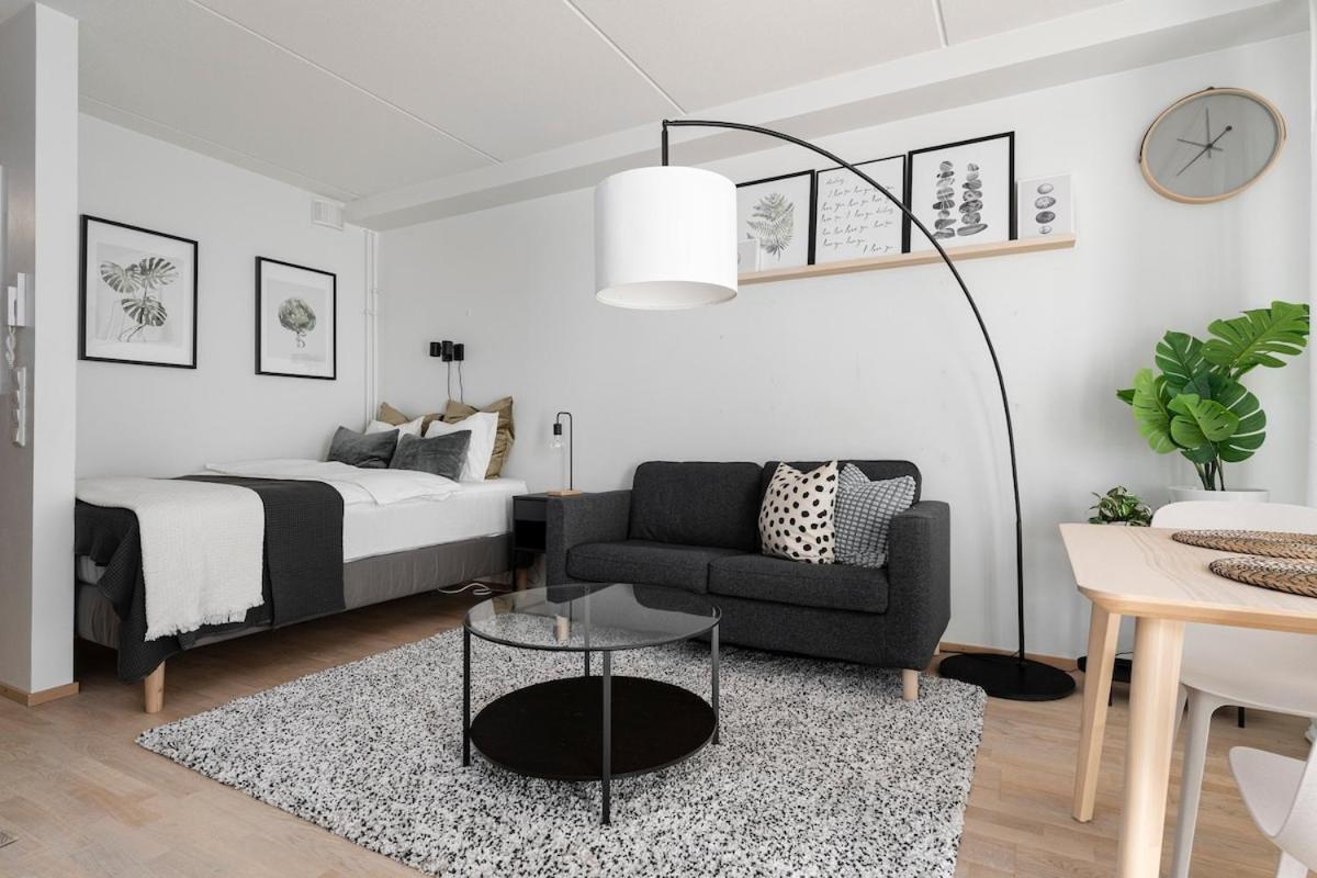 Stylish, 450 M Walk To The Estonian Ferry, Free Parking And Balcony *