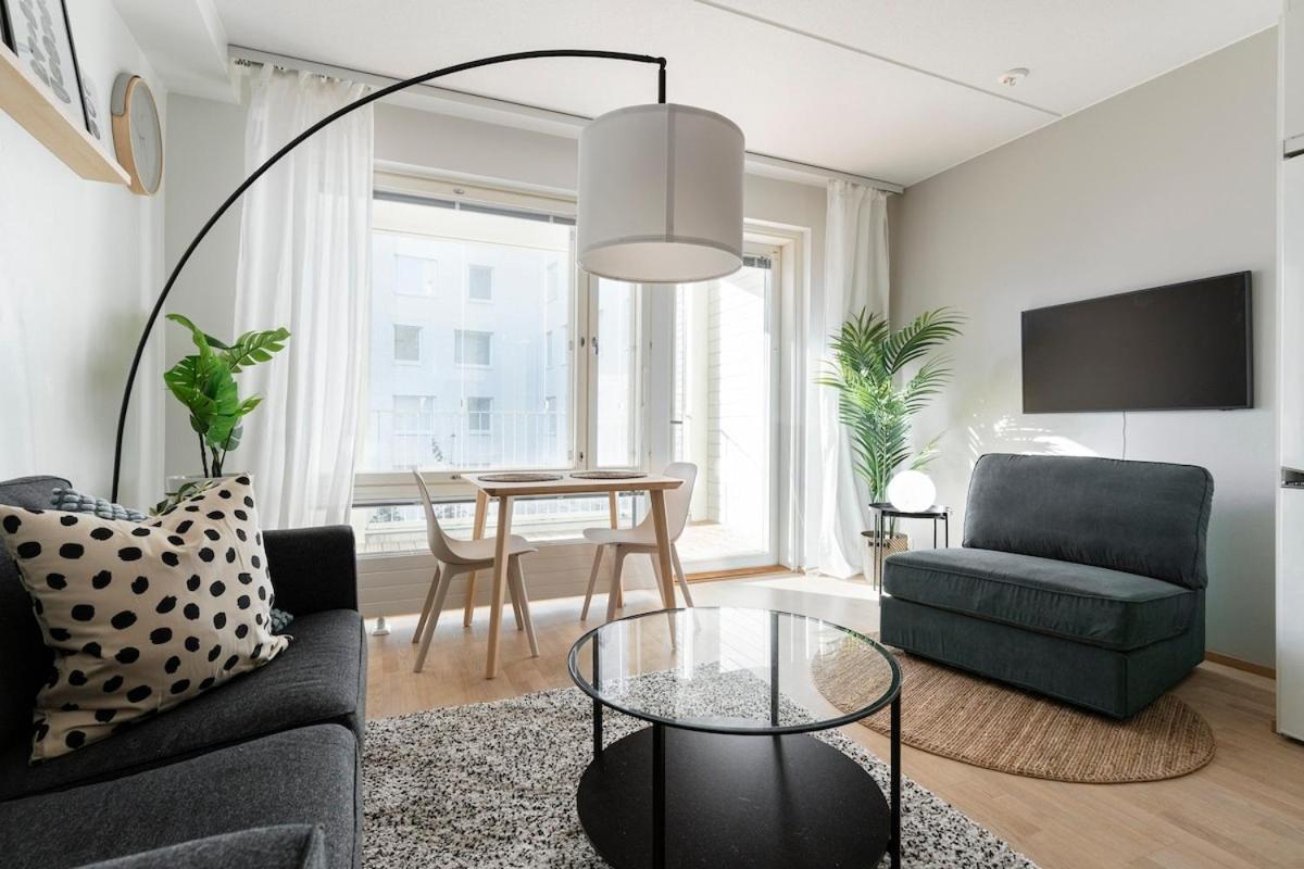 Stylish, 450 M Walk To The Estonian Ferry, Free Parking And Balcony Appartement Helsinki