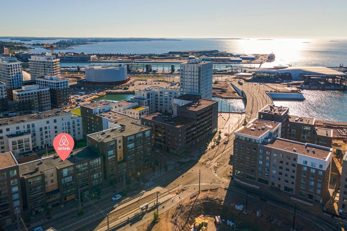 Stylish, 450 M Walk To The Estonian Ferry, Free Parking And Balcony
