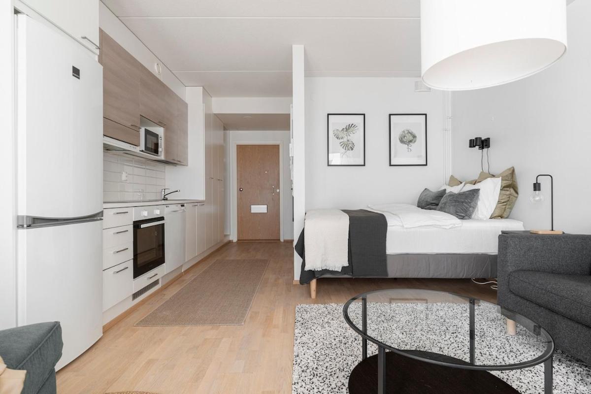 Appartement Stylish, 450 M Walk To The Estonian Ferry, Free Parking And Balcony